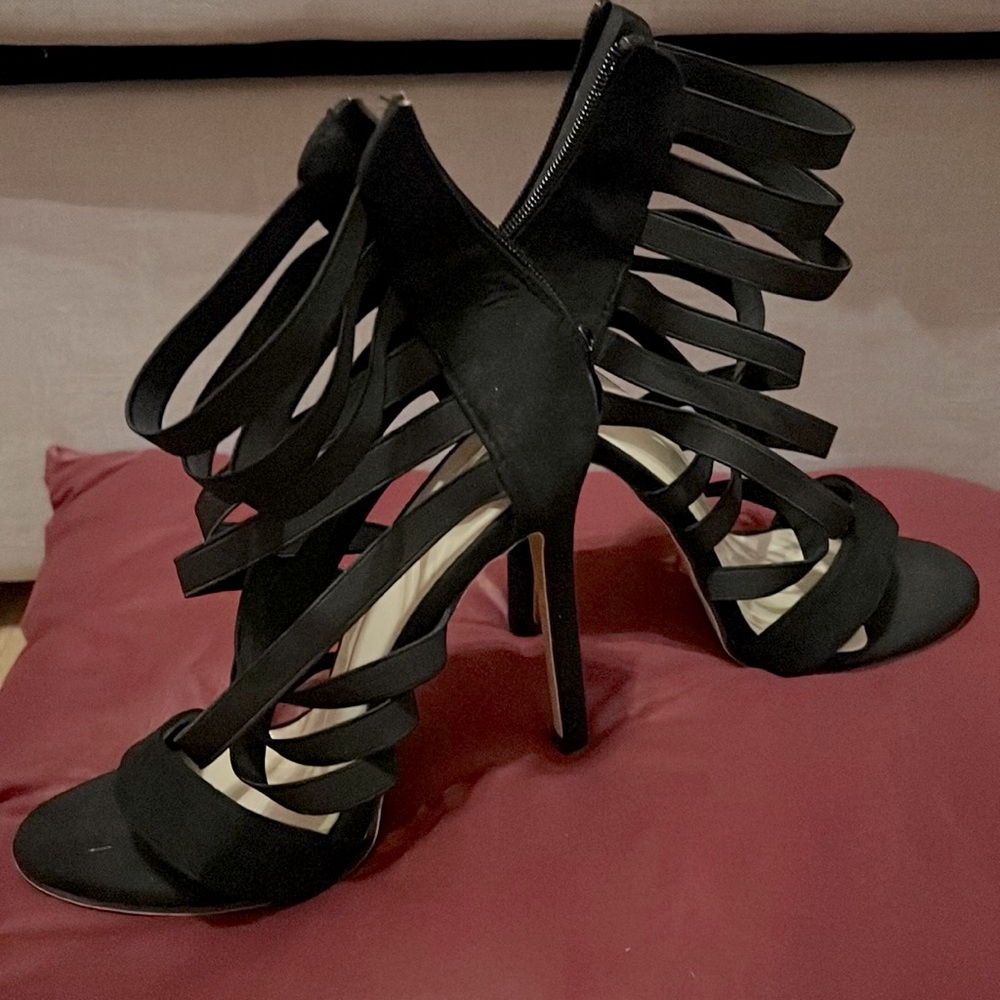 BLACK STRAPPY HEELS